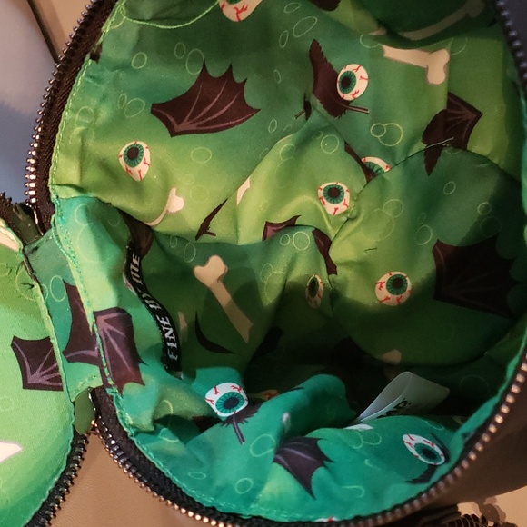 Black cauldron shaped purse NEW - Picture 3 of 5